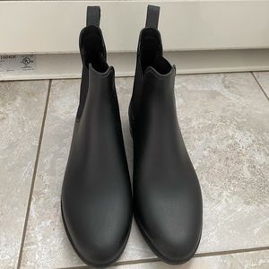 J. Crew Chelsea Rainboots. Size 6.